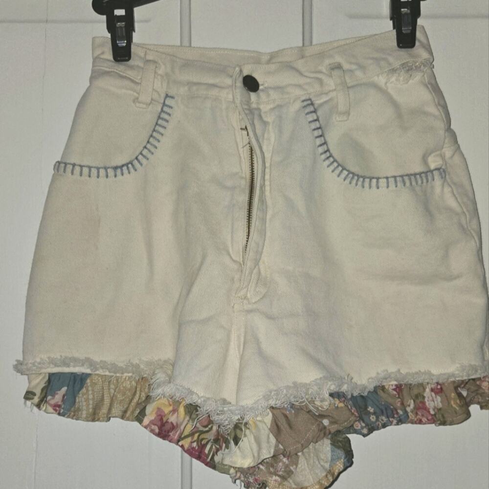 Vintage EnChanté Floral Trim Shorts, Size 9**
